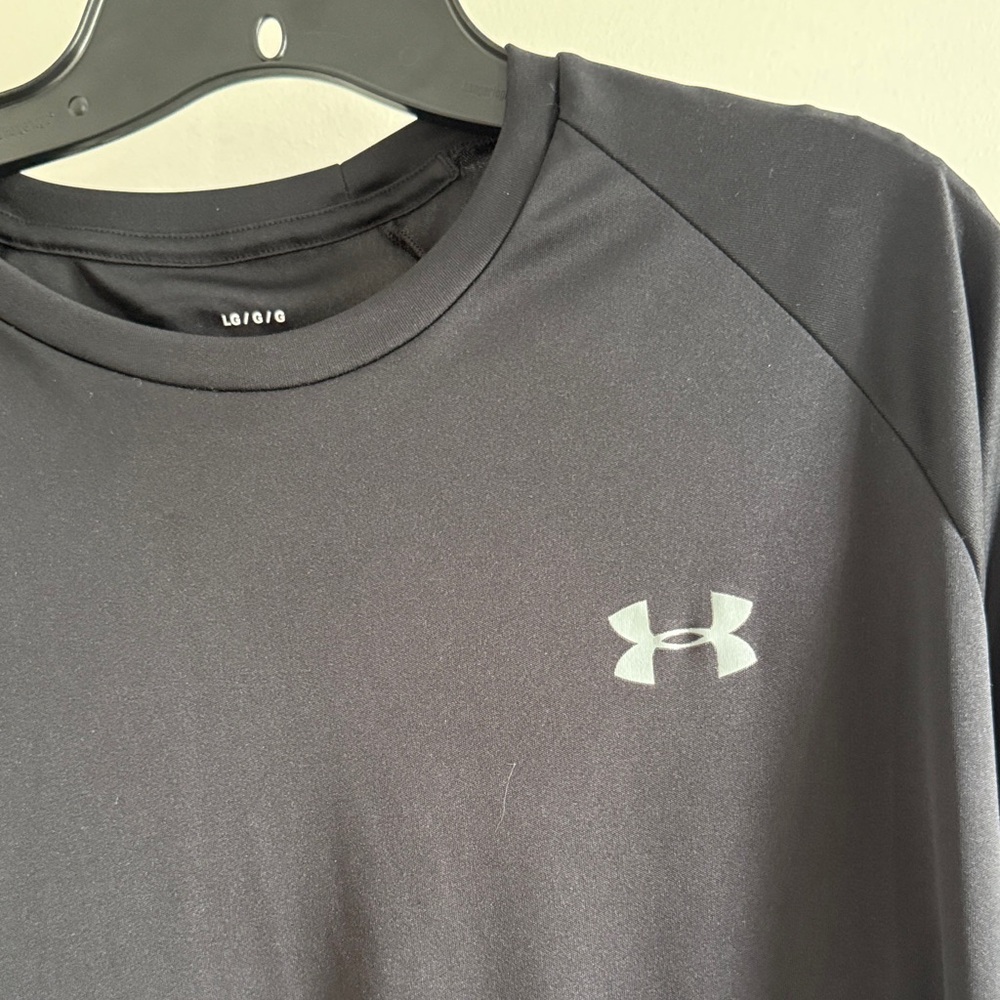 Under Armour Men's black Tee - Picture 2 of 4